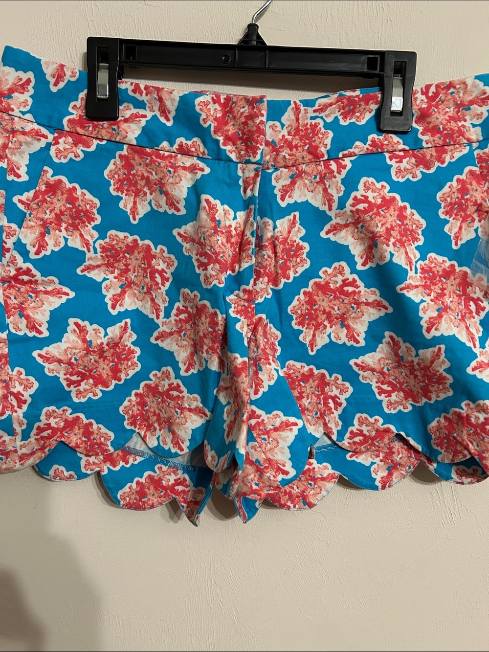 Crown & Ivy NWT Turquoise Blue and Coral Floral Scallop Hem Shorts Size 4